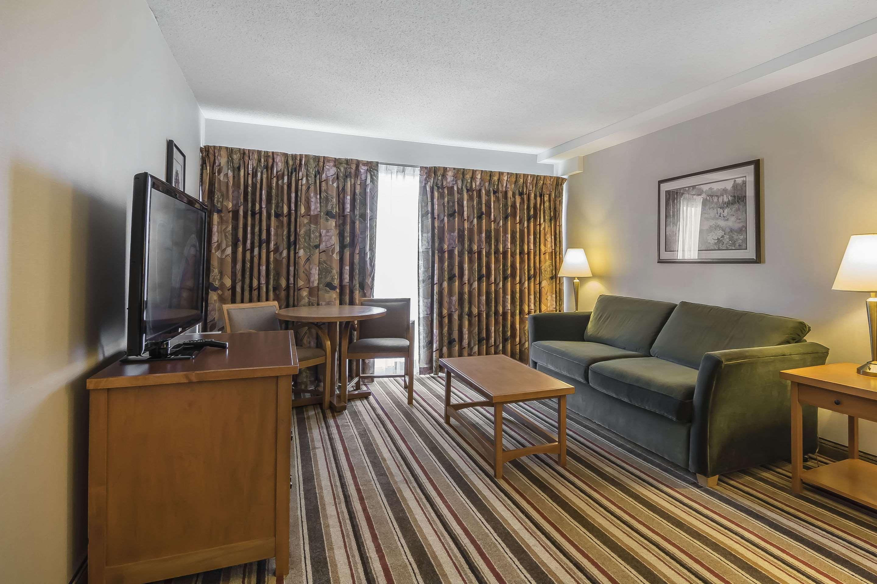 Doubletree By Hilton Calgary North Hotel Exterior foto