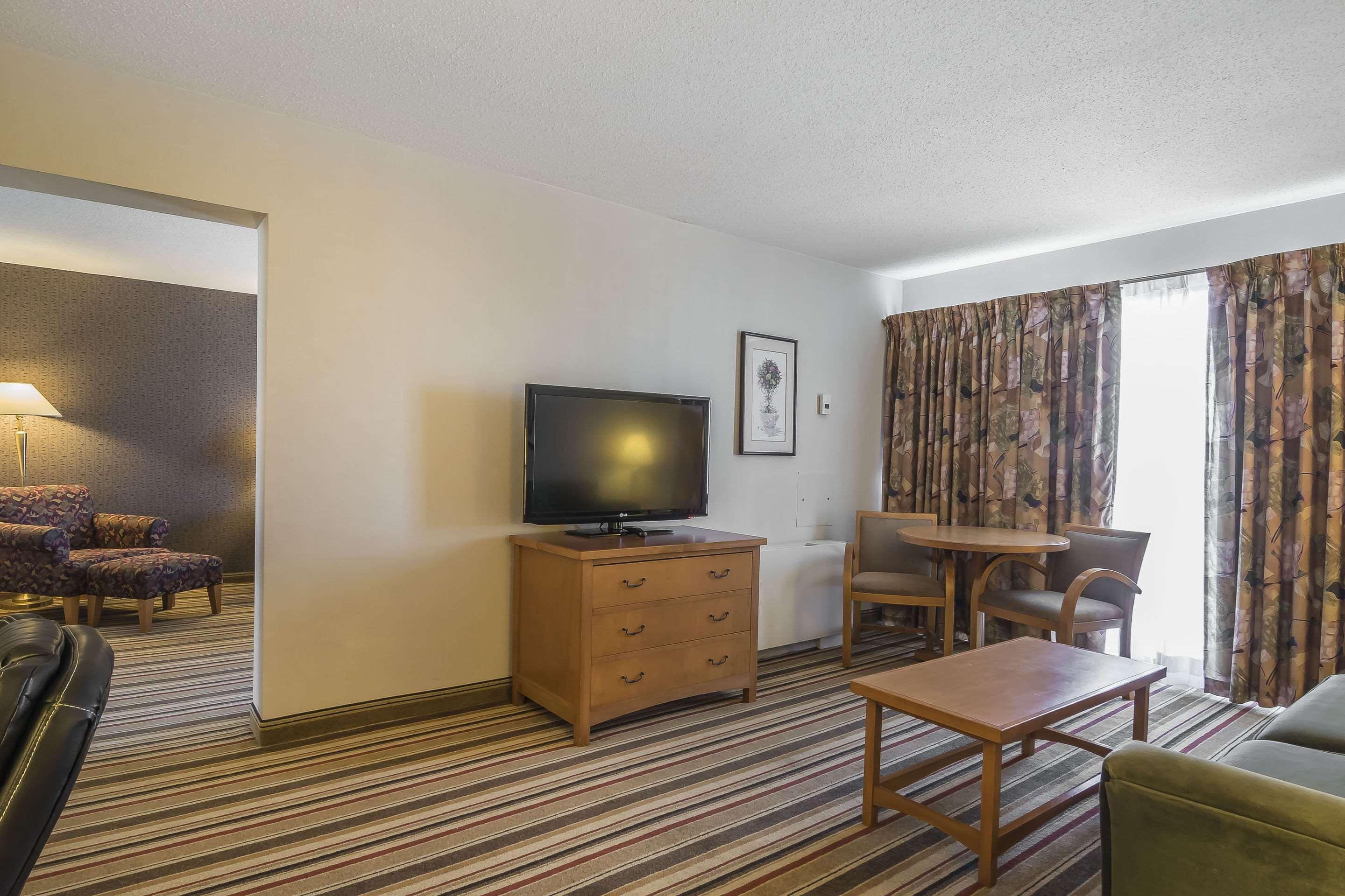 Doubletree By Hilton Calgary North Hotel Exterior foto