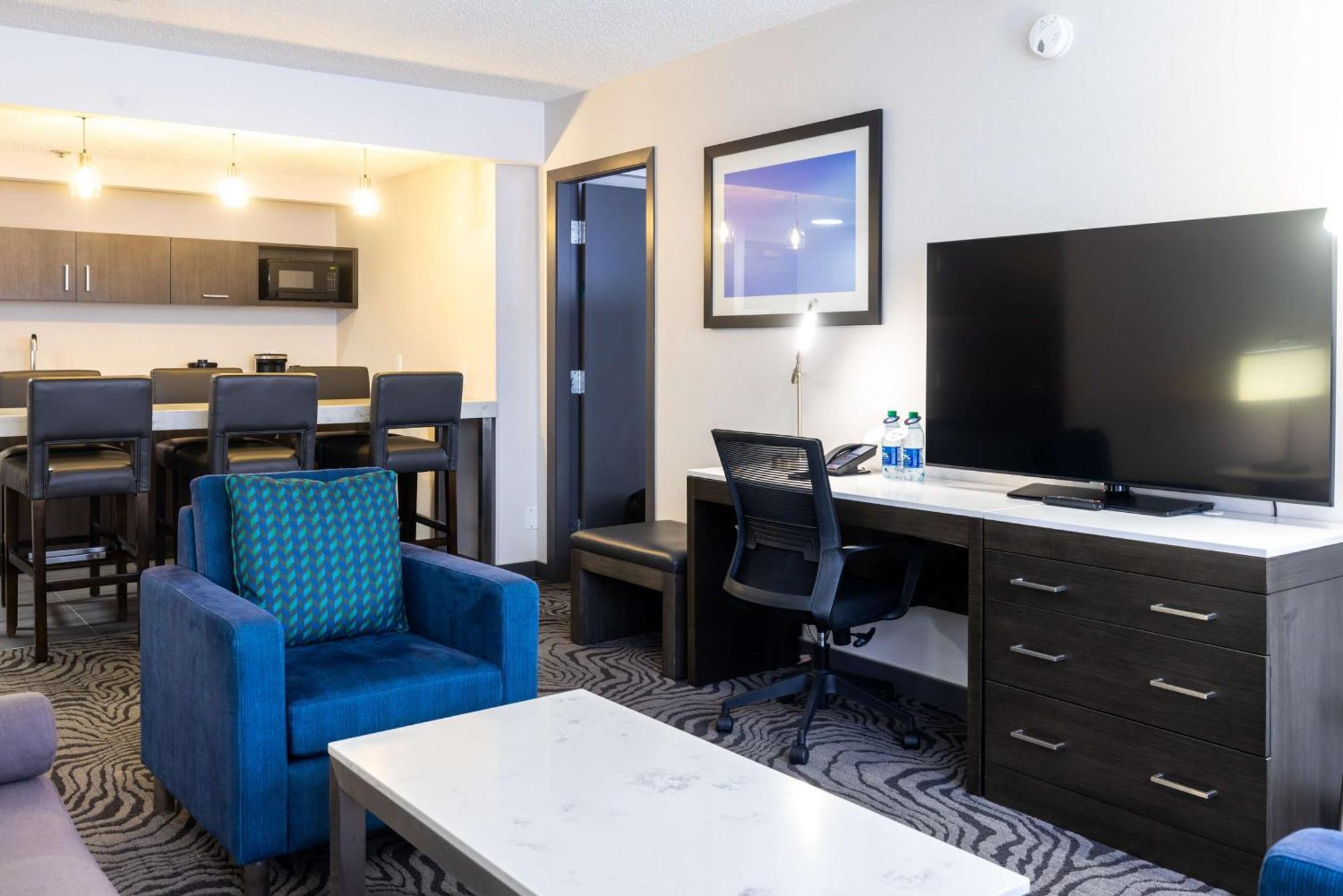 Doubletree By Hilton Calgary North Hotel Exterior foto